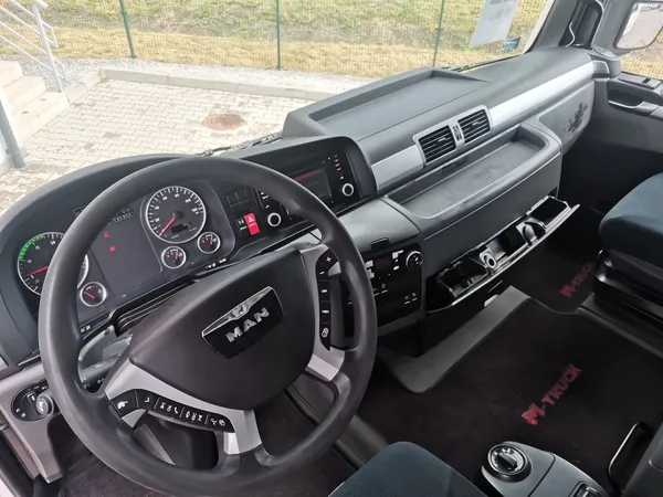 Ciągnik siodłowy miniatura 6